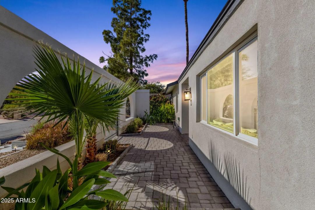 Real Estate Picture 5