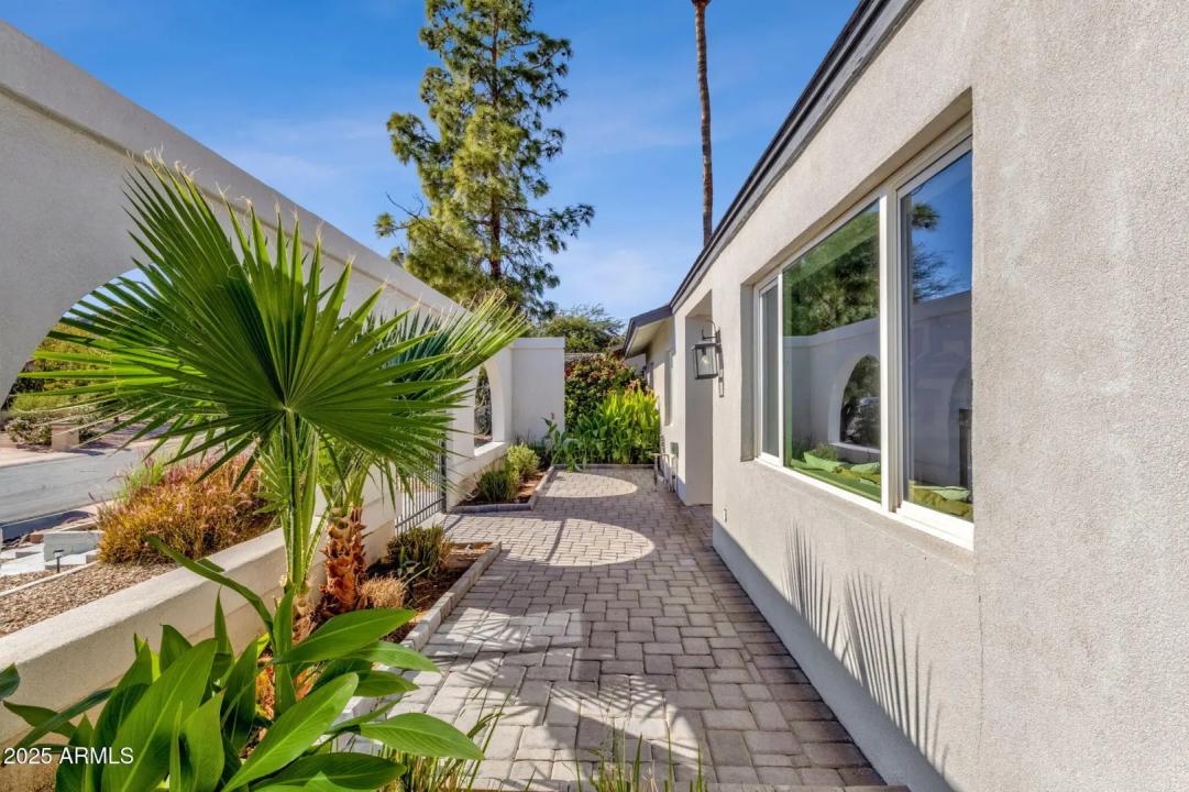 Real Estate Picture 10