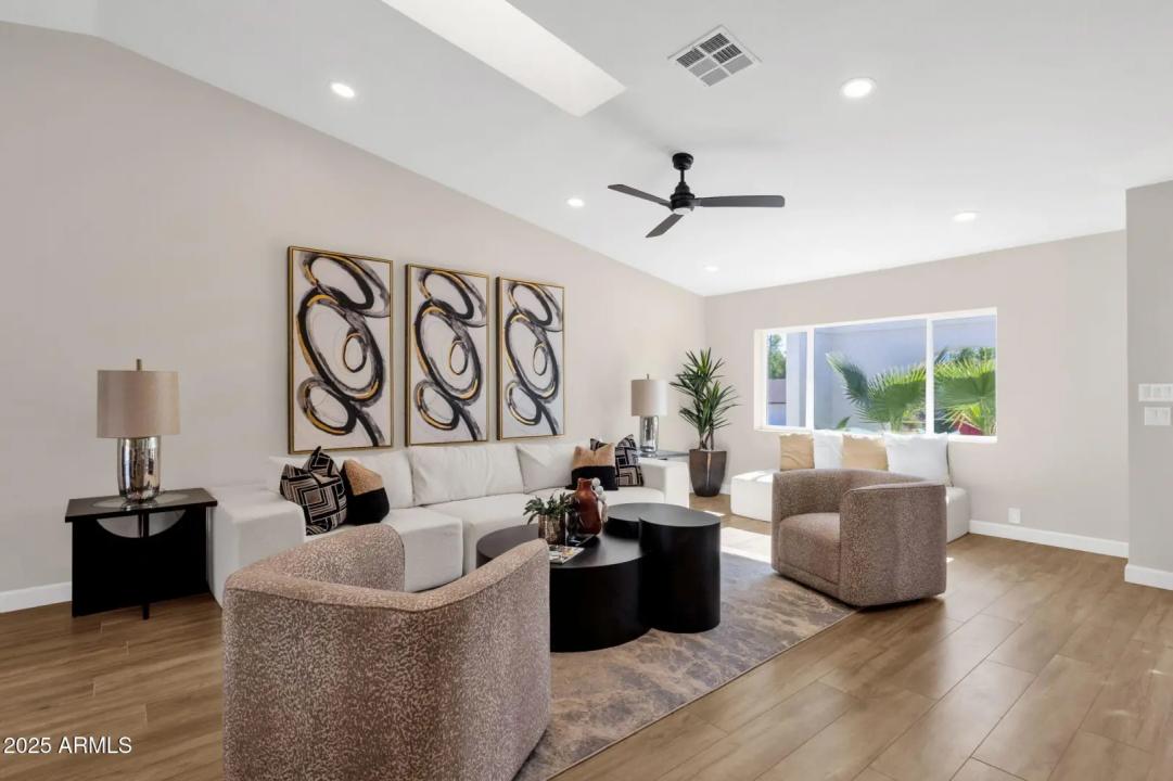 Real Estate Picture 12