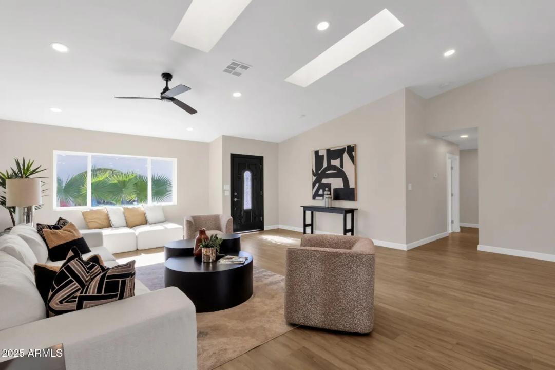 Real Estate Picture 16