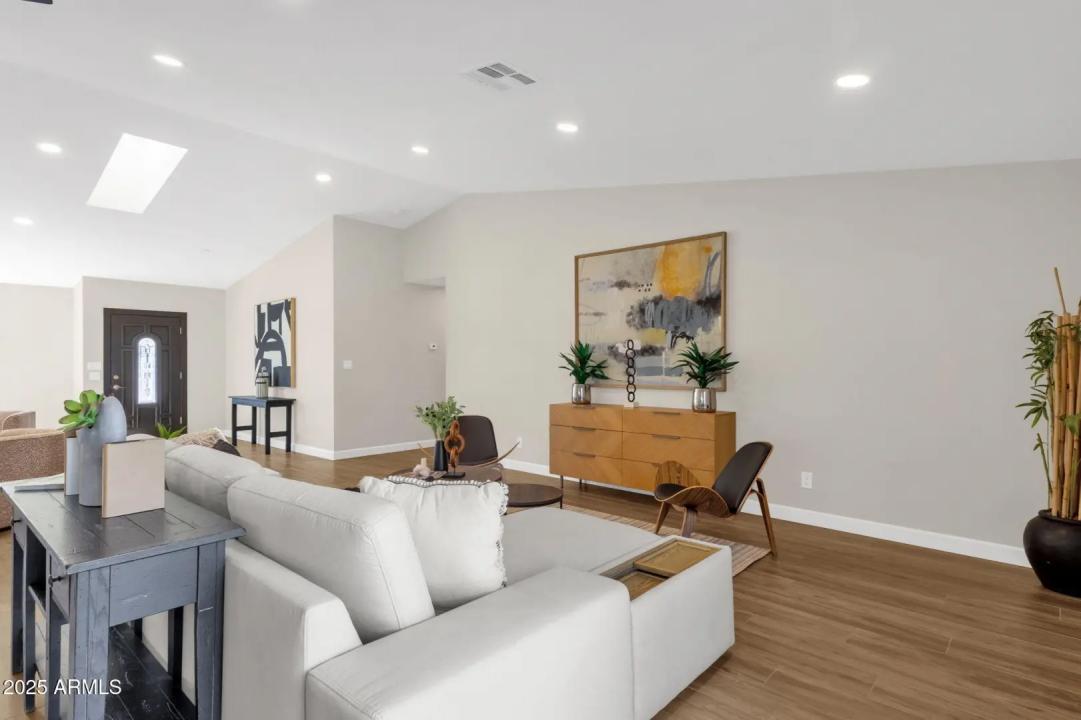 Real Estate Picture 23