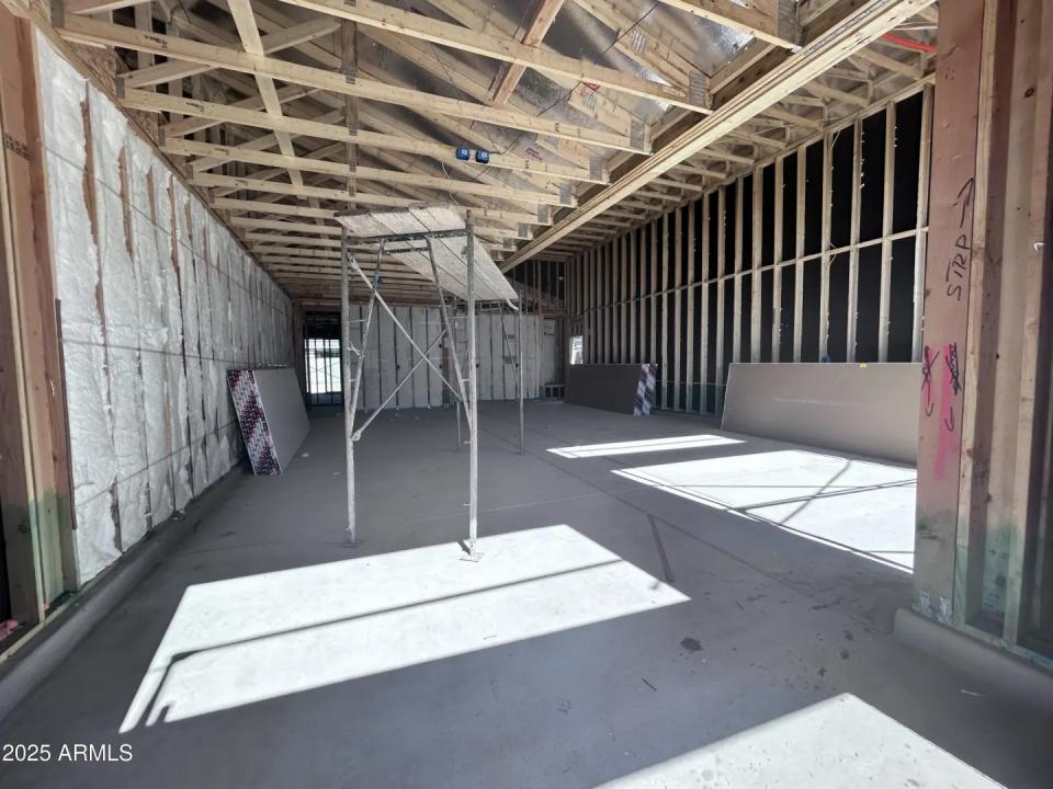 Real Estate Picture 9