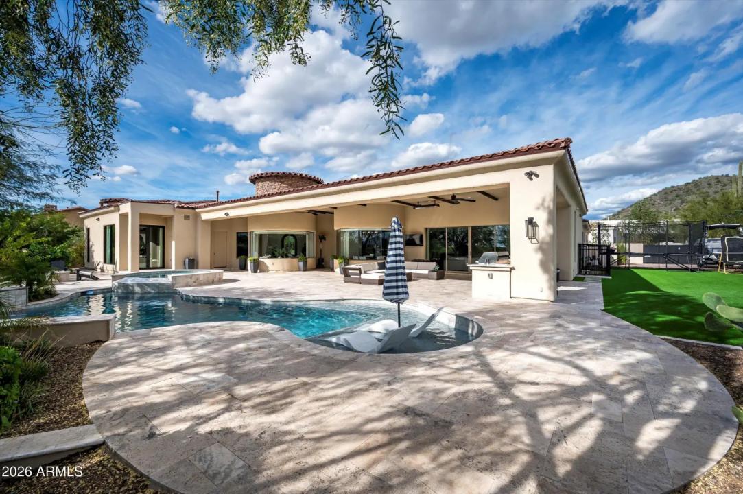 Real Estate Picture 7