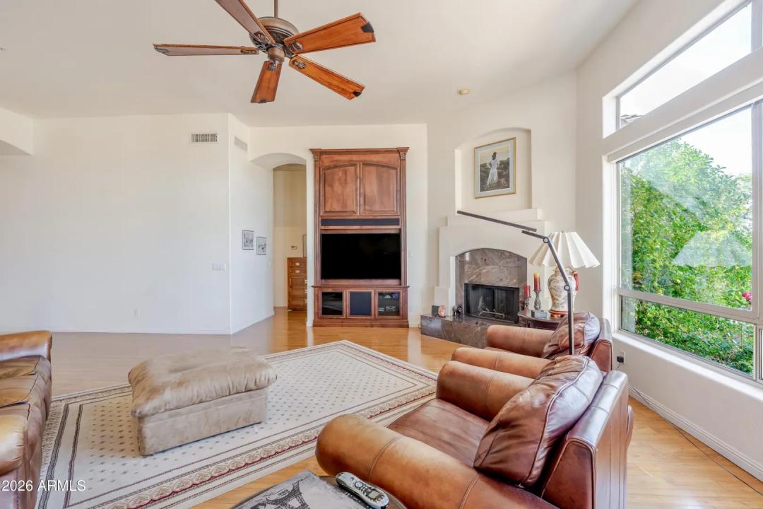 Real Estate Picture 7