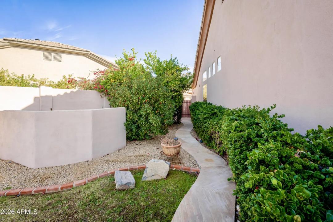 Real Estate Picture 37