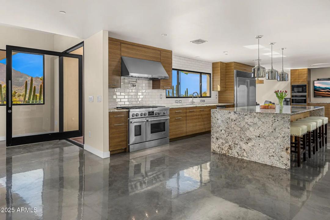 Real Estate Picture 10