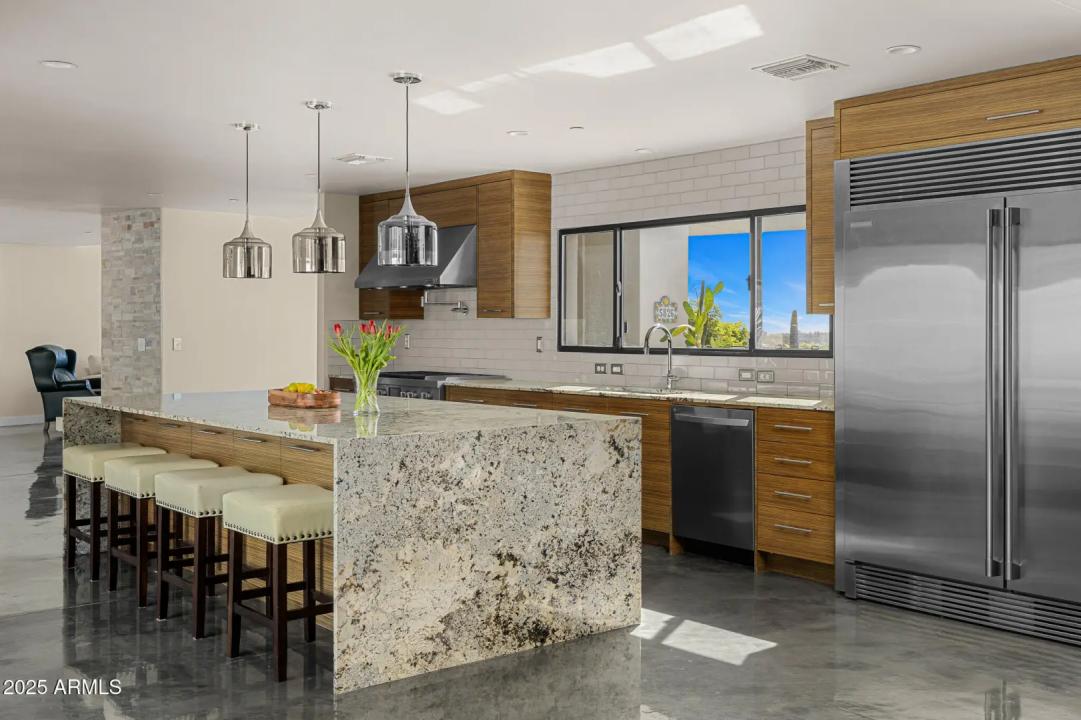 Real Estate Picture 11