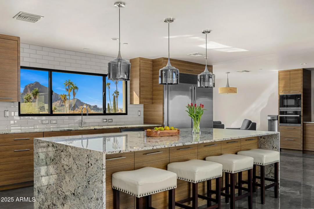 Real Estate Picture 5