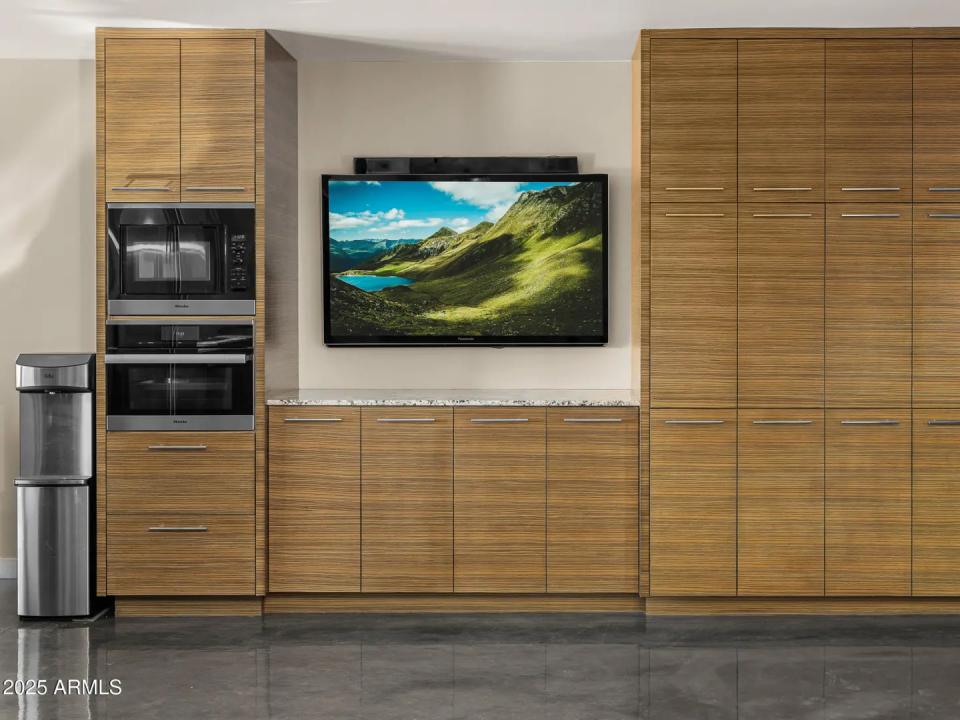 Real Estate Picture 12