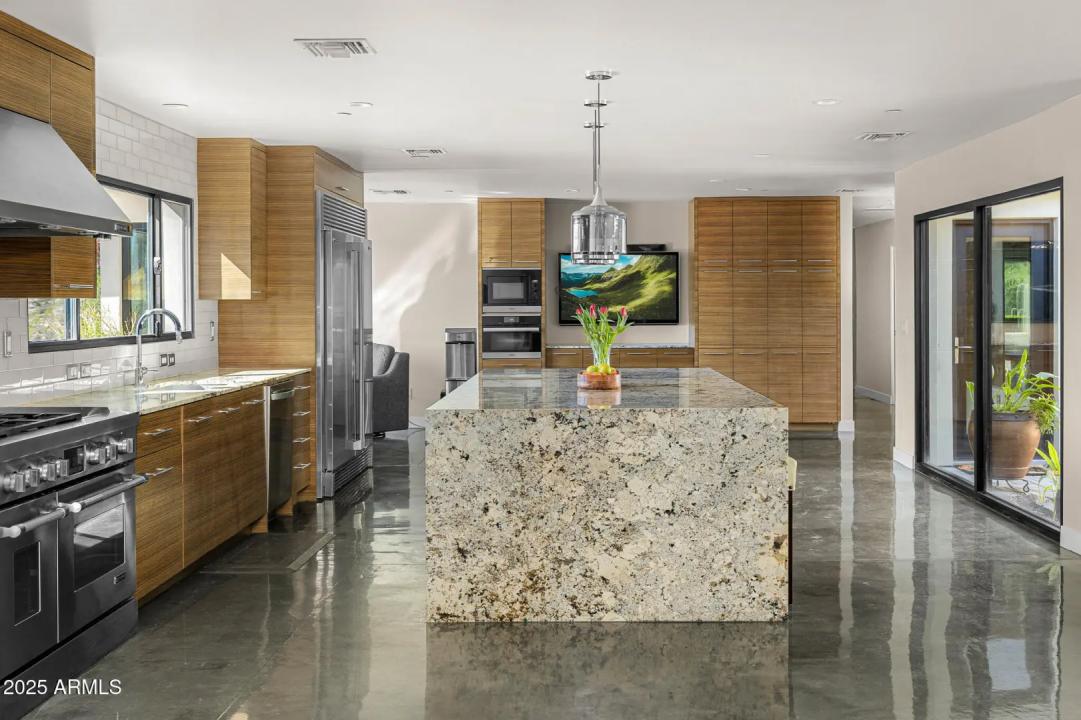 Real Estate Picture 13