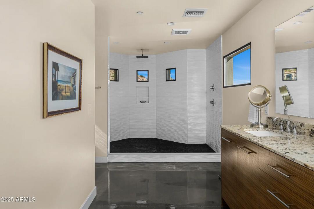 Real Estate Picture 20