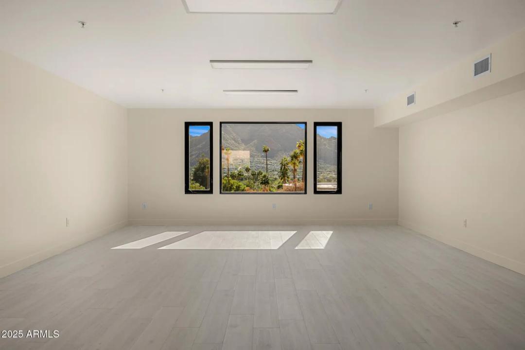 Real Estate Picture 43