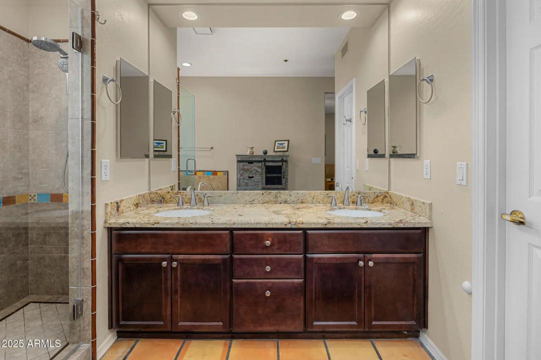 Real Estate Picture 14