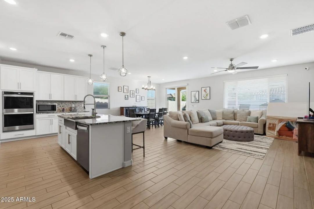 Real Estate Picture 3