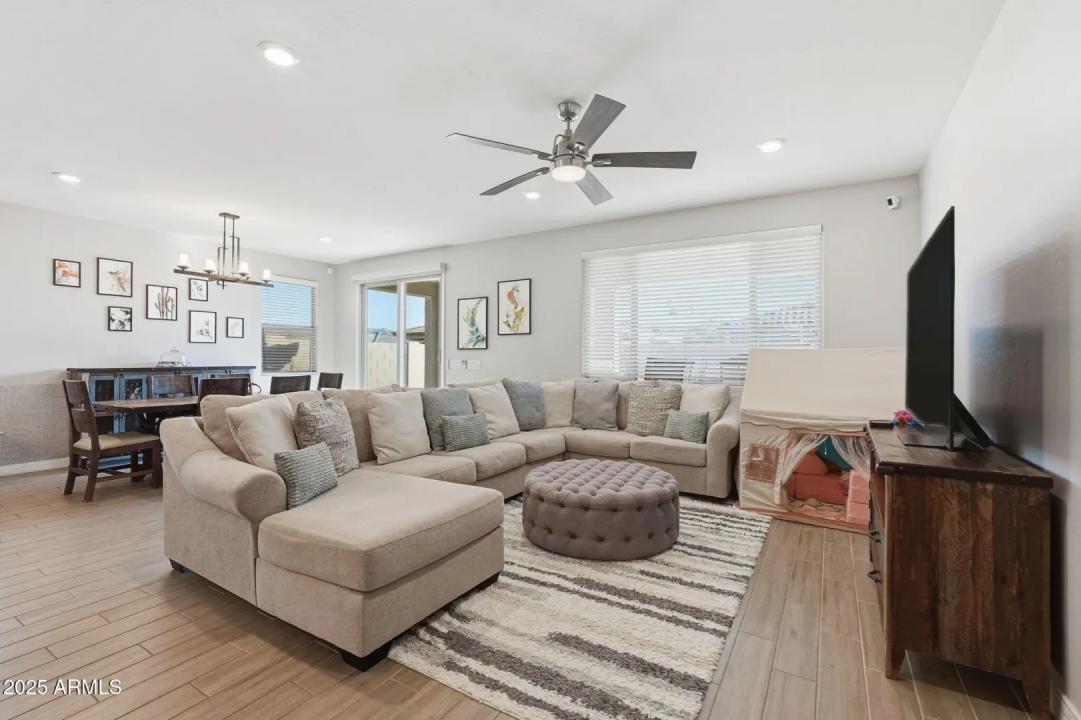 Real Estate Picture 12