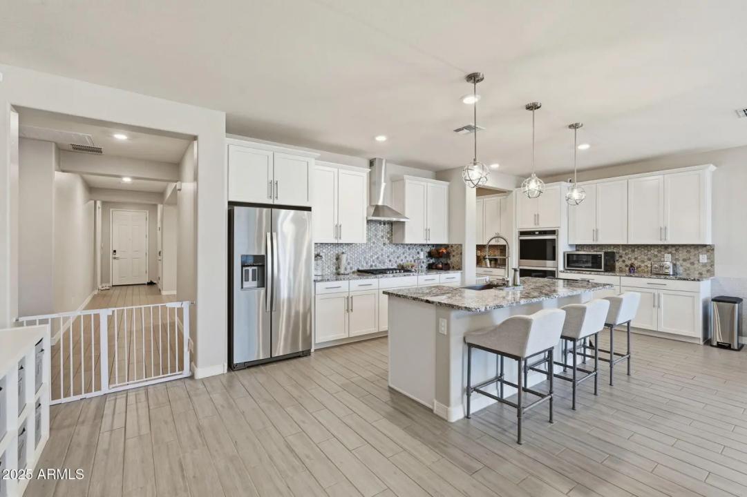 Real Estate Picture 4