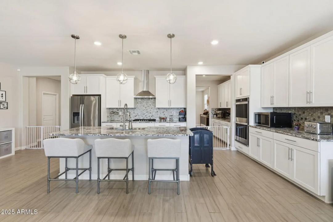 Real Estate Picture 5