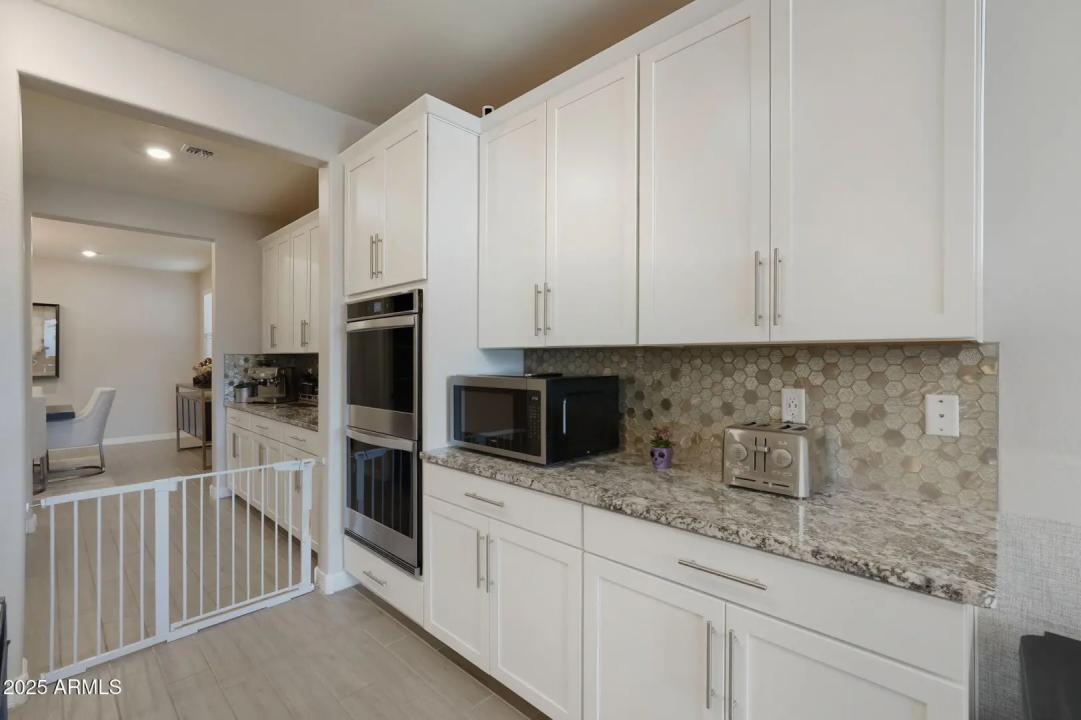 Real Estate Picture 6