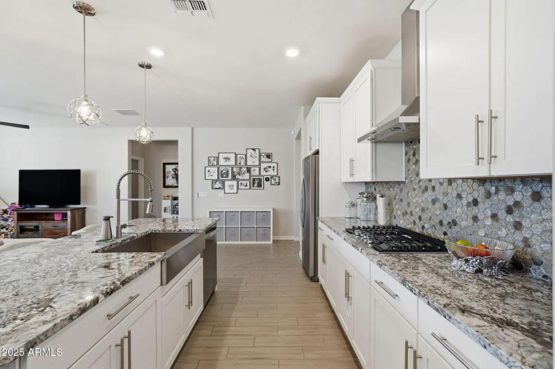 Real Estate Picture 7