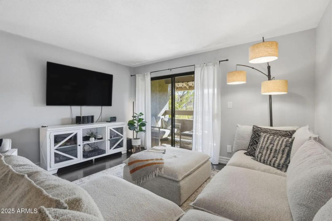 Real Estate Picture 7