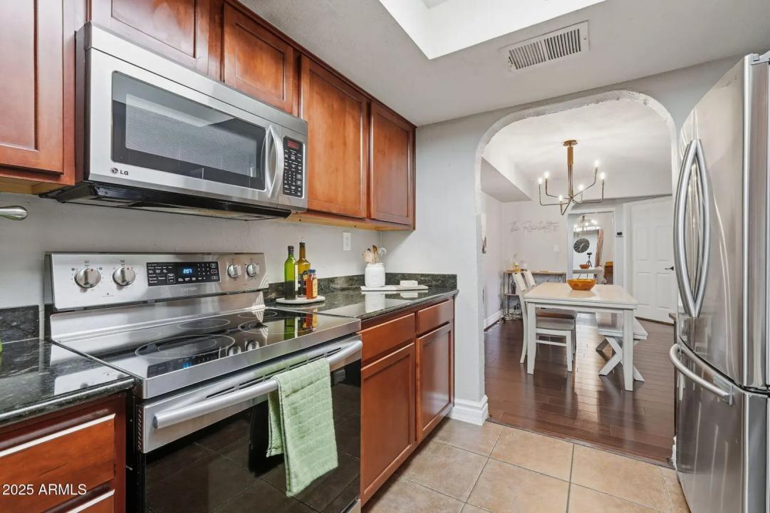 Real Estate Picture 12