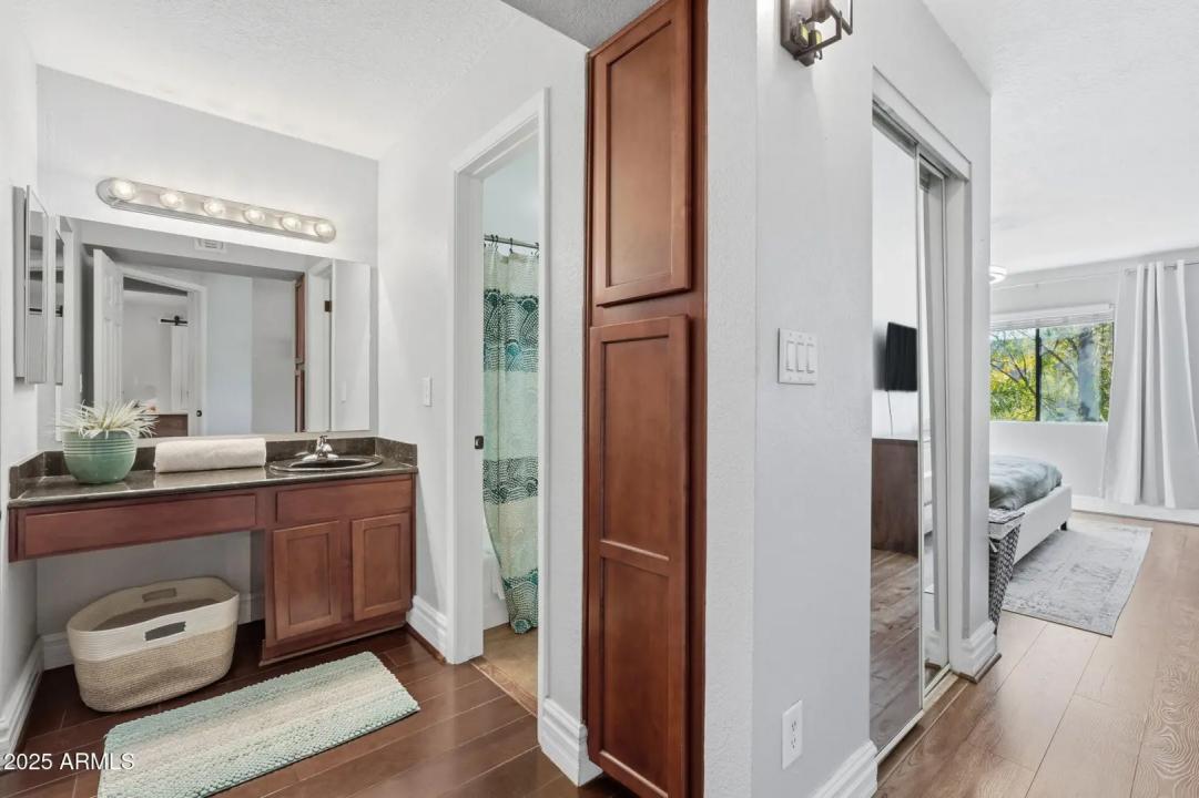 Real Estate Picture 18