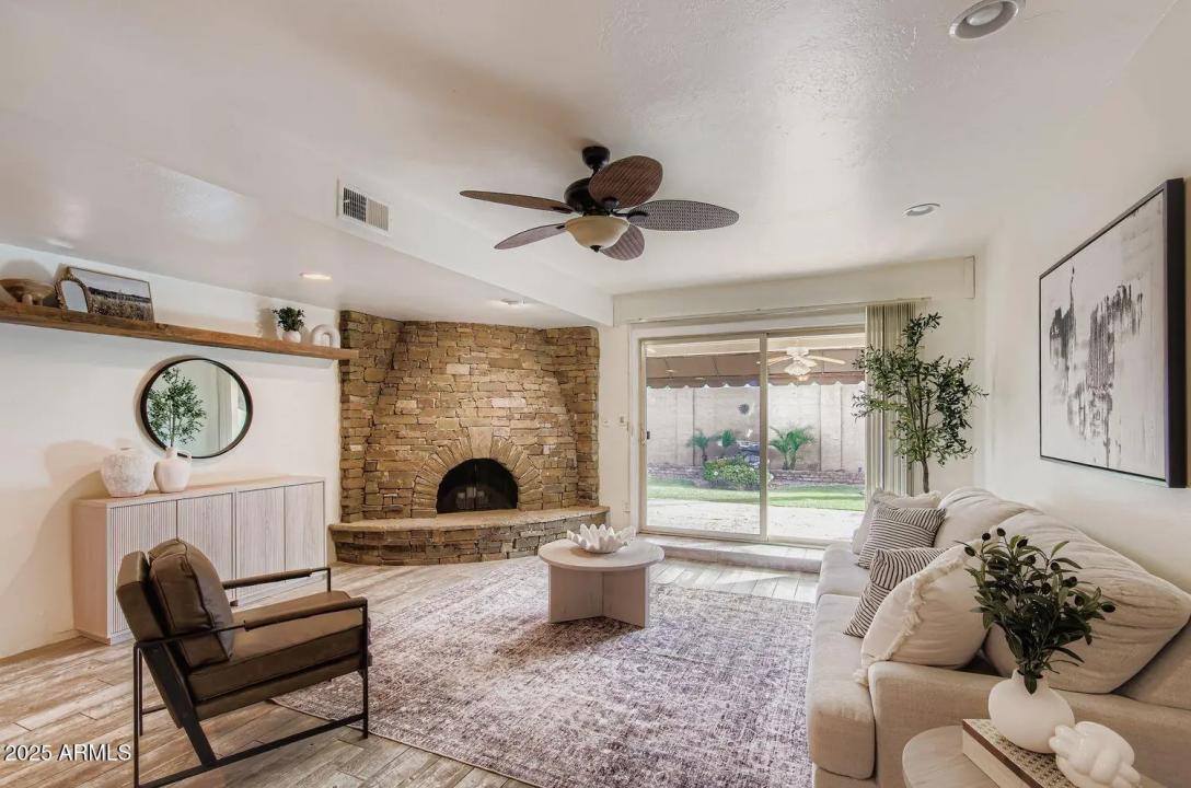 Real Estate Picture 4