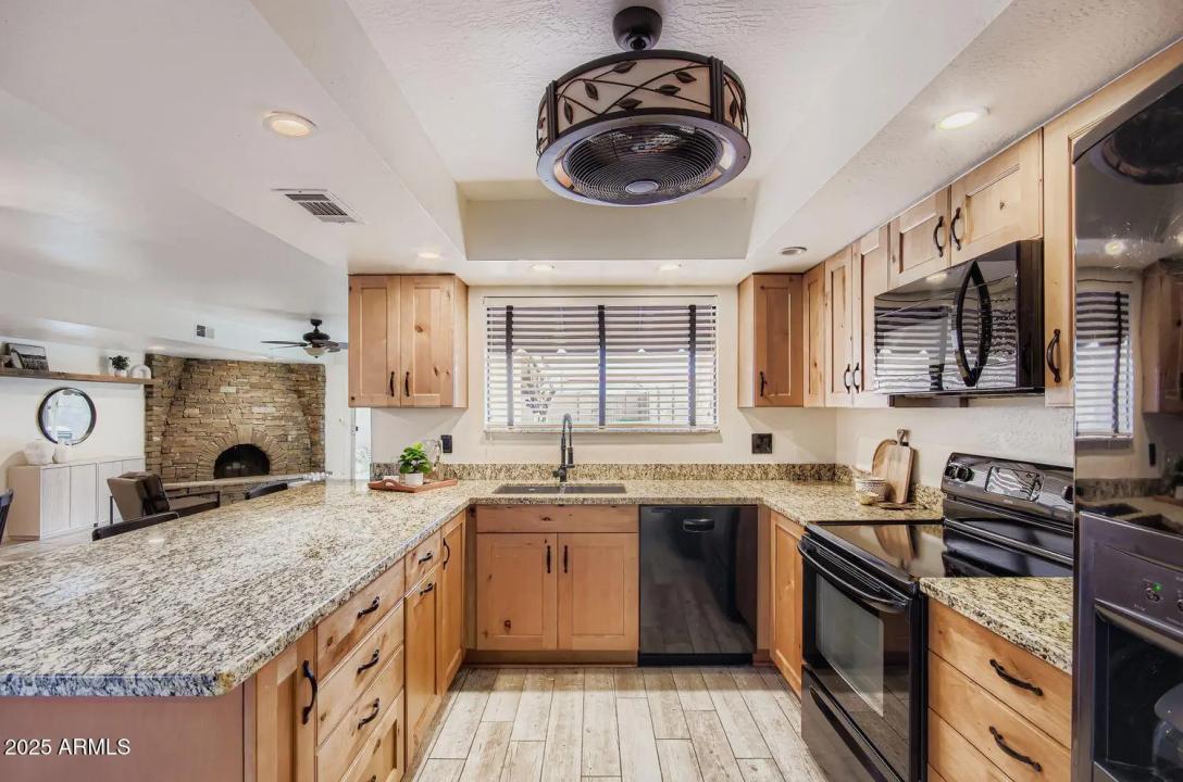 Real Estate Picture 9