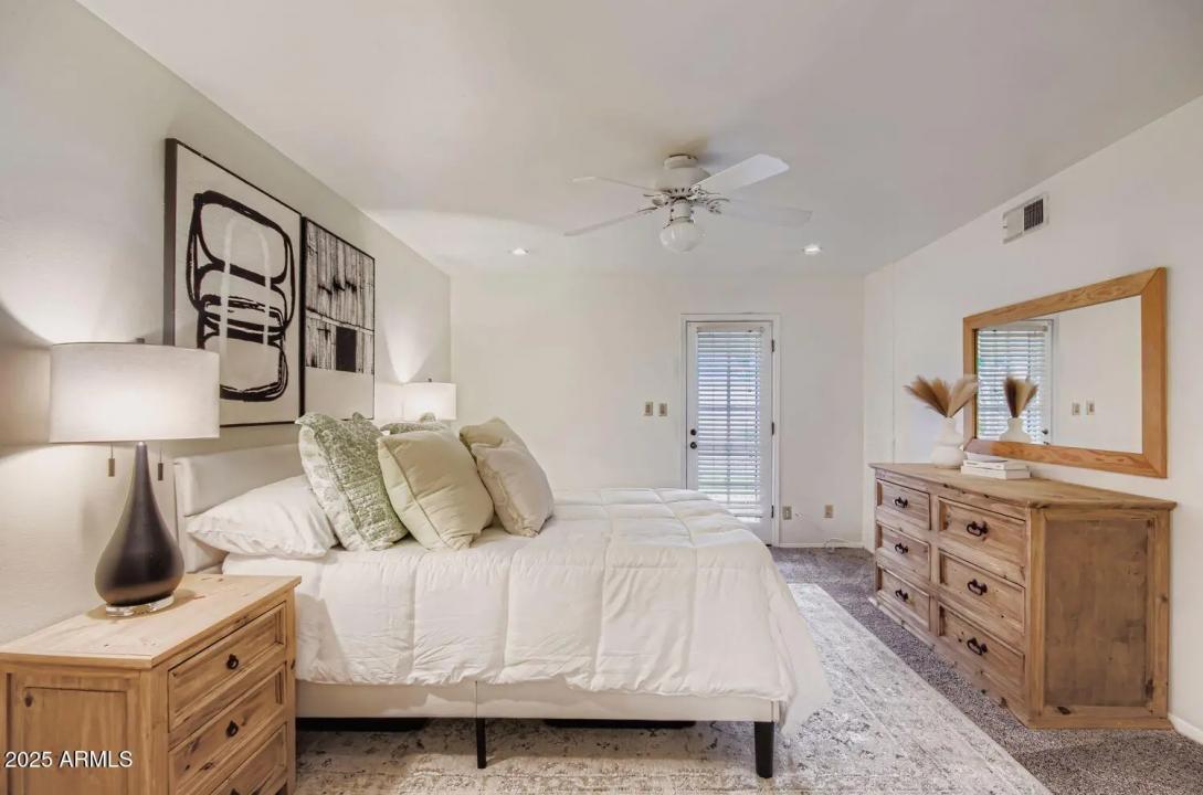 Real Estate Picture 12