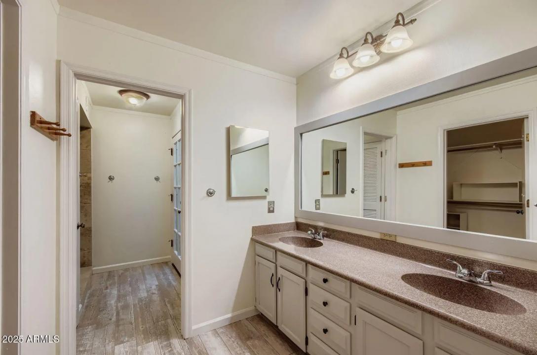 Real Estate Picture 14