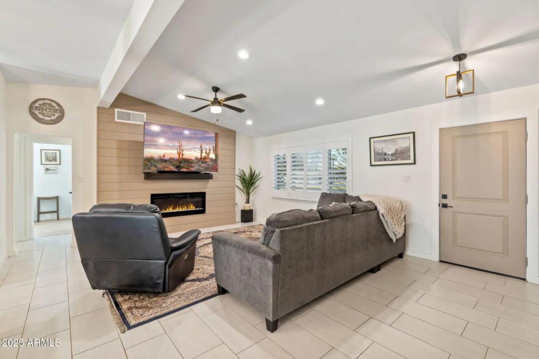 Real Estate Picture 5