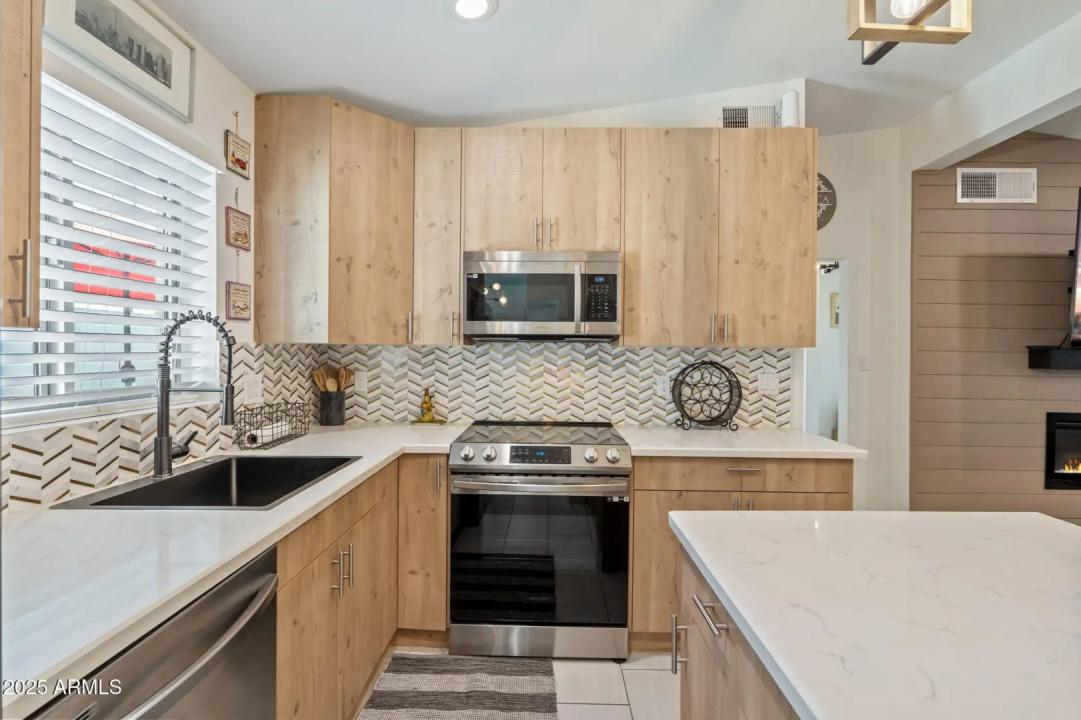 Real Estate Picture 9