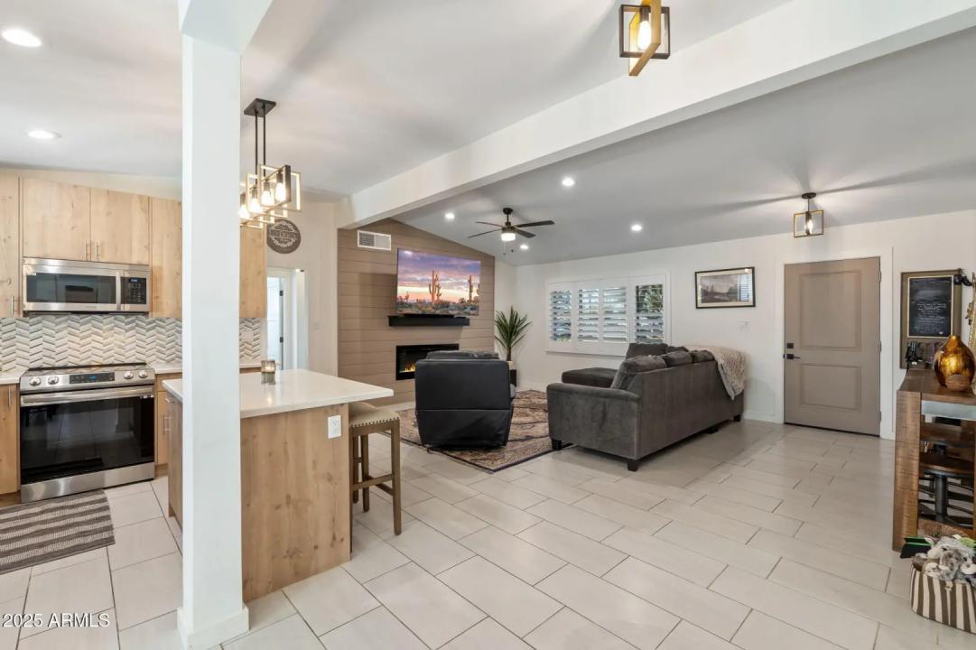 Real Estate Picture 10