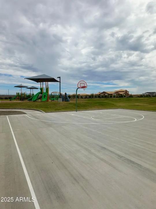 Real Estate Picture 4