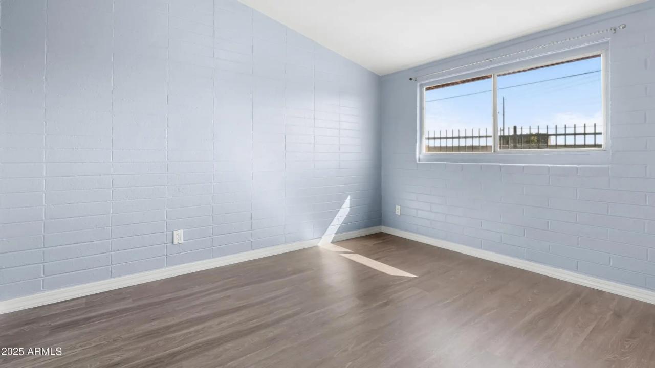 Real Estate Picture 6