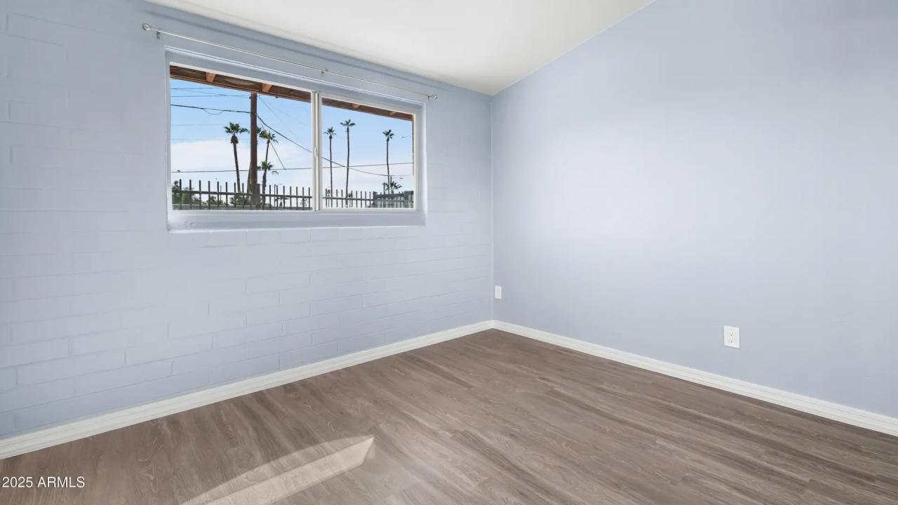 Real Estate Picture 8