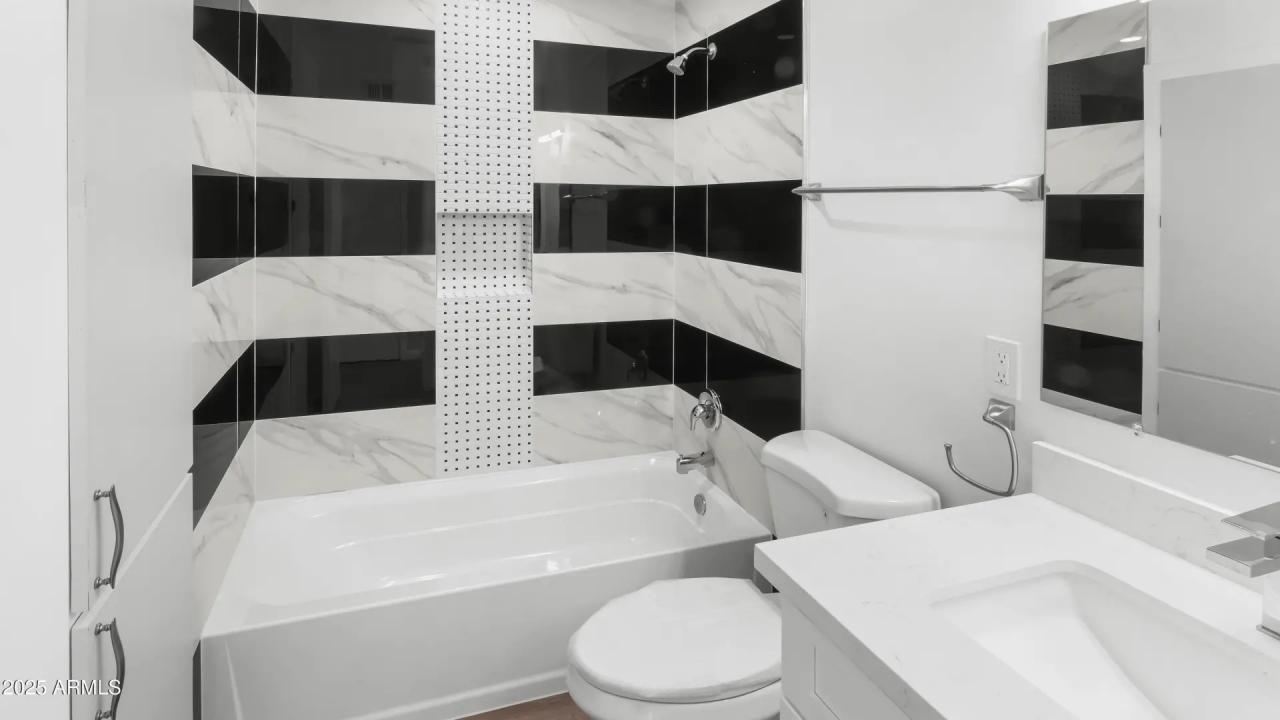 Real Estate Picture 9