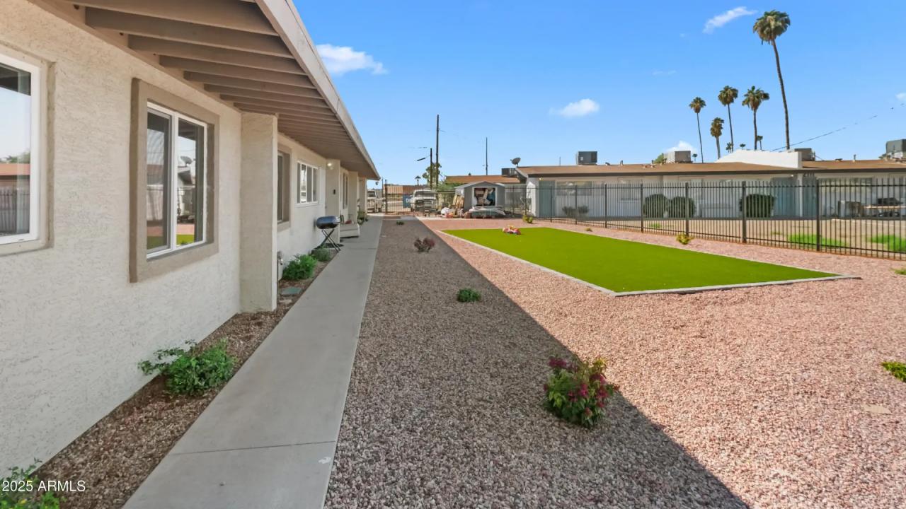 Real Estate Picture 12