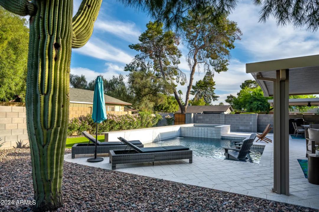 Real Estate Picture 5