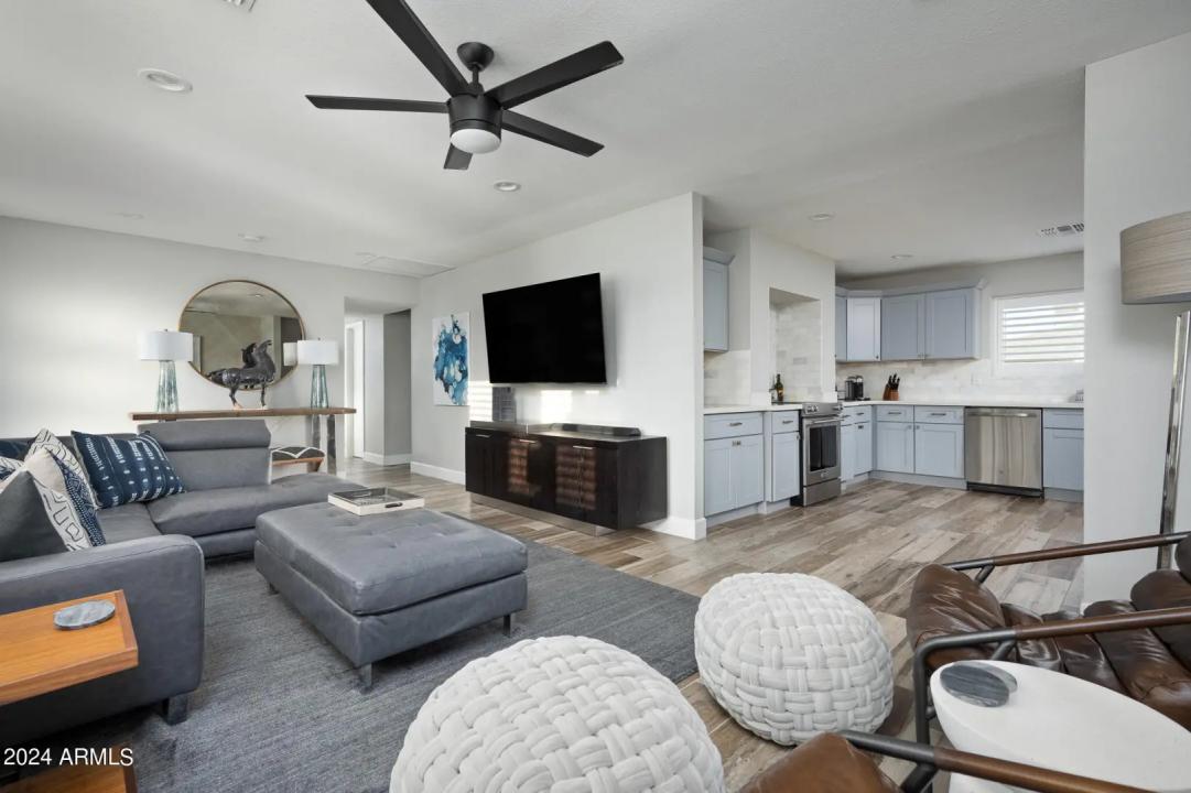 Real Estate Picture 9