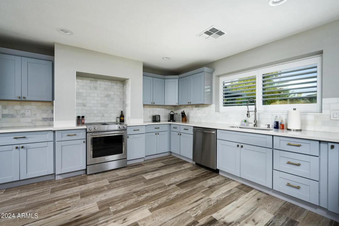 Real Estate Picture 10