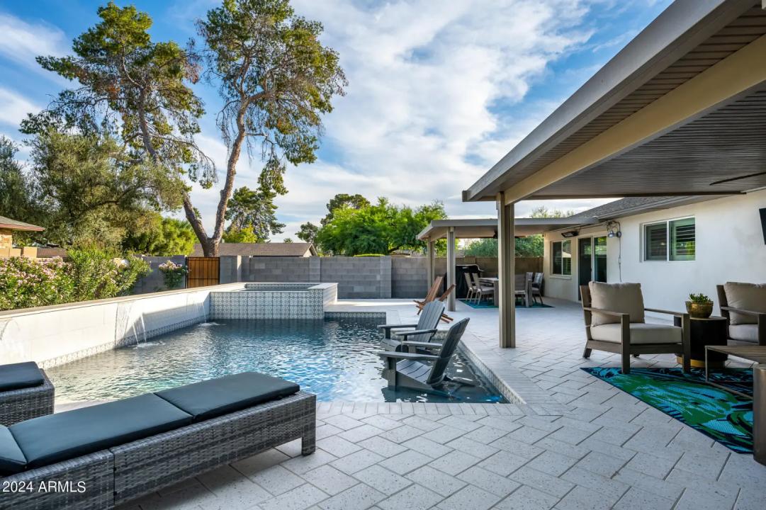 Real Estate Picture 24