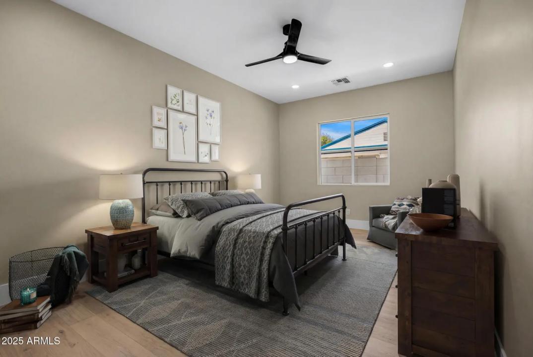 Real Estate Picture 16