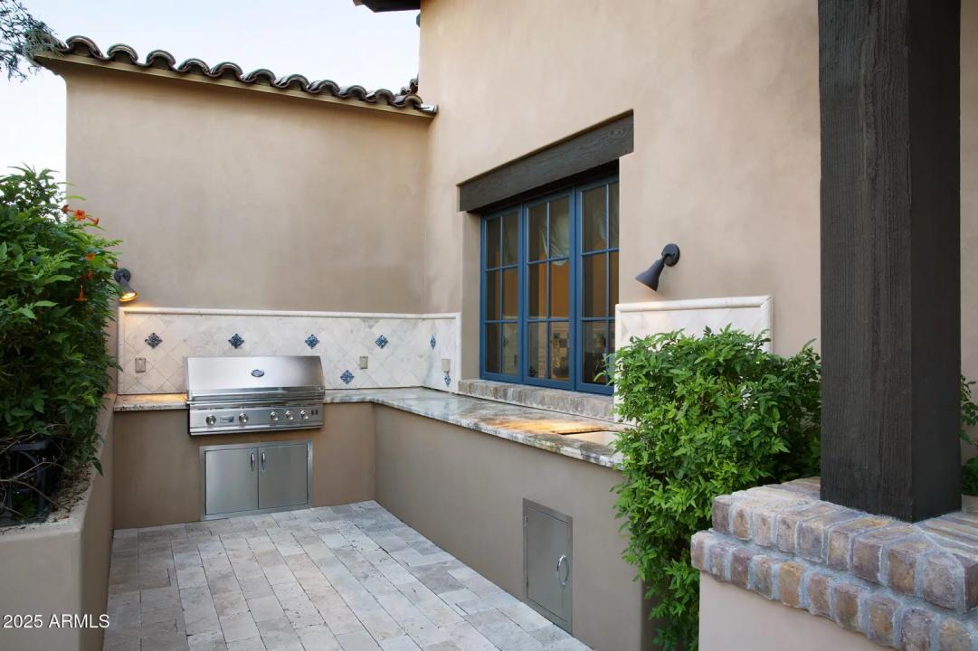 Real Estate Picture 7