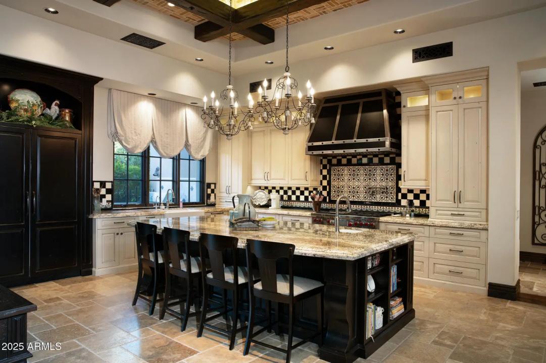 Real Estate Picture 9