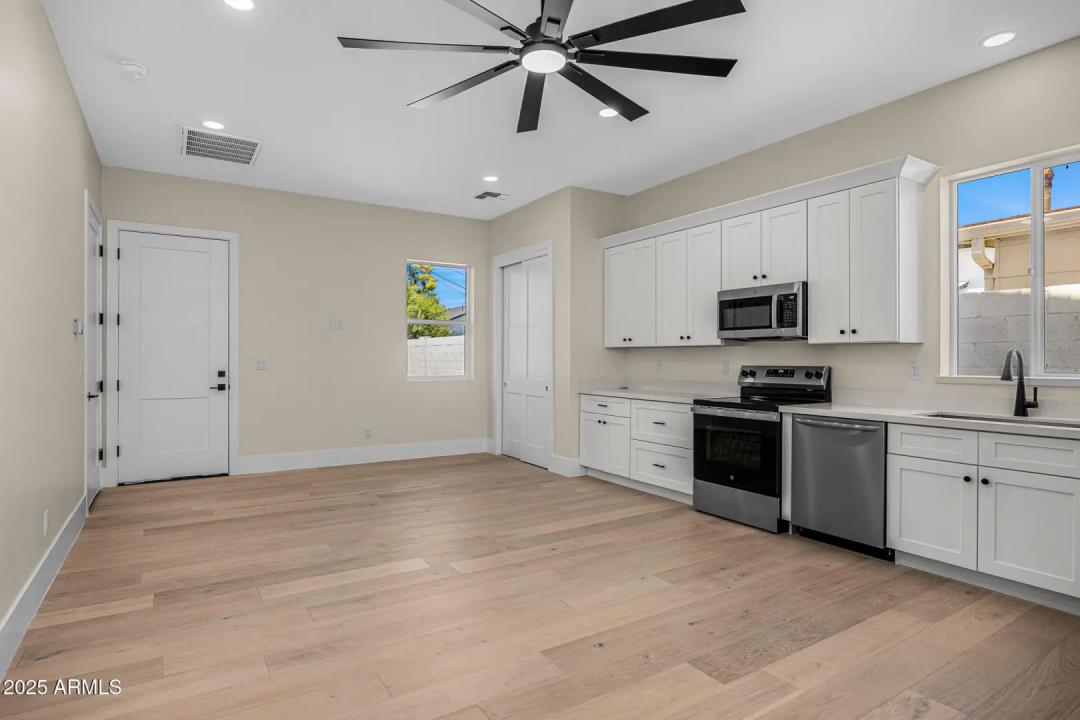 Real Estate Picture 8