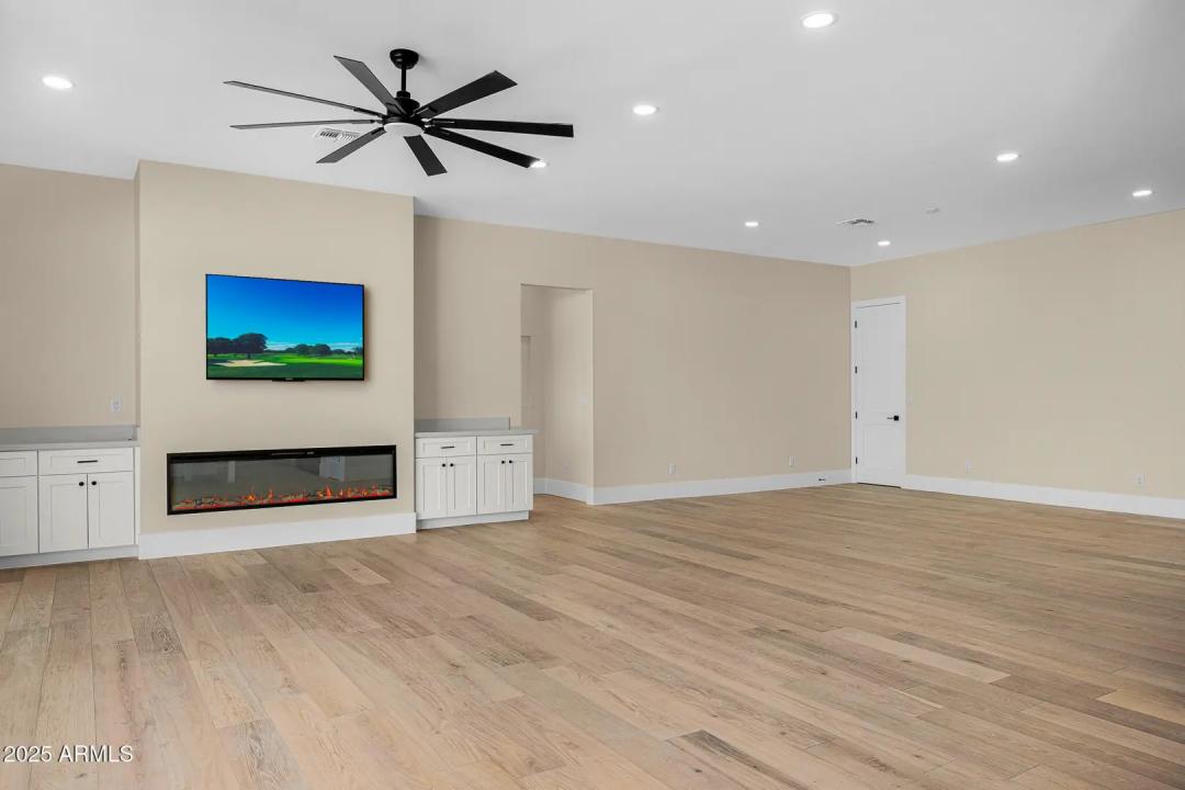 Real Estate Picture 3