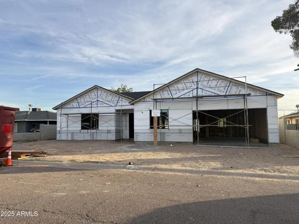 Real Estate Picture 11