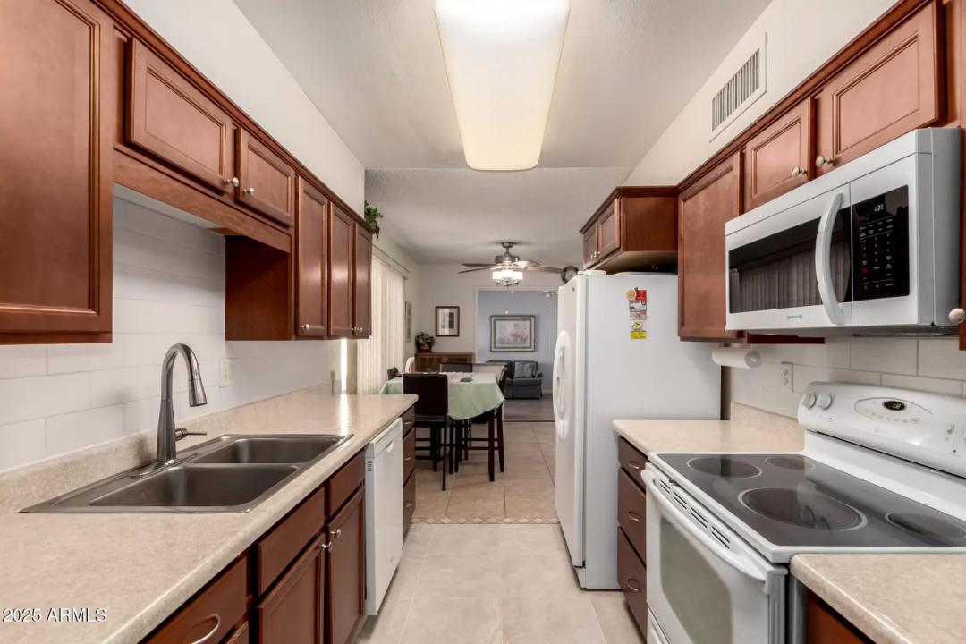 Real Estate Picture 9