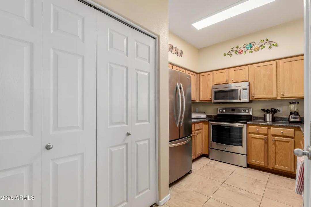 Real Estate Picture 14